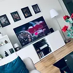 E1 Luxury Oldtown - 2x Parking, Foodstore, Pcscreen, Netflix, Unlimited Music, Crib, Babychair, Fastwifi, Aircon Appartement *