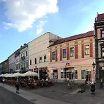 E1 Luxury Oldtown - 2x Parking, Foodstore, Pcscreen, Netflix, Unlimited Music, Crib, Babychair, Fastwifi, Aircon Appartement *