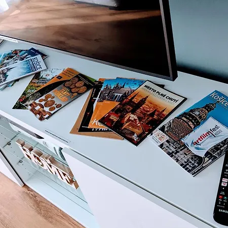 Apartmán E1 Luxury Oldtown - 2x Parking, Foodstore, Pcscreen, Netflix, Unlimited Music, Crib, Babychair, Fastwifi, Aircon Košice