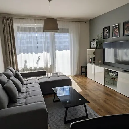 Apartmán E1 Luxury Oldtown - 2x Parking, Foodstore, Pcscreen, Netflix, Unlimited Music, Crib, Babychair, Fastwifi, Aircon