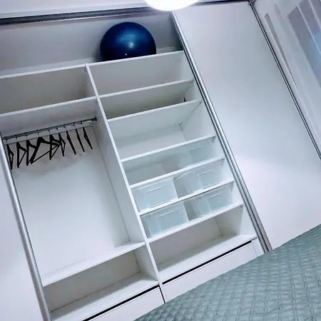 Appartement E1 Luxury Oldtown - 2x Parking, Foodstore, Pcscreen, Netflix, Unlimited Music, Crib, Babychair, Fastwifi, Aircon *