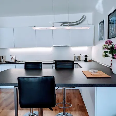 Apartmán E1 Luxury Oldtown - 2x Parking, Foodstore, Pcscreen, Netflix, Unlimited Music, Crib, Babychair, Fastwifi, Aircon