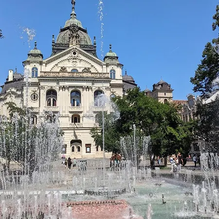 E1 Luxury Oldtown - 2x Parking, Foodstore, Pcscreen, Netflix, Unlimited Music, Crib, Babychair, Fastwifi, Aircon Apartmán