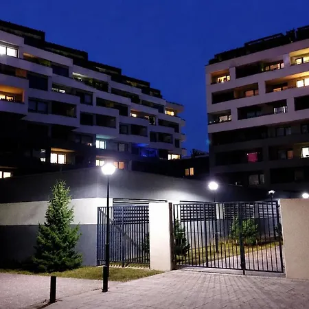 E1 Luxury Oldtown - 2x Parking, Foodstore, Pcscreen, Netflix, Unlimited Music, Crib, Babychair, Fastwifi, Aircon