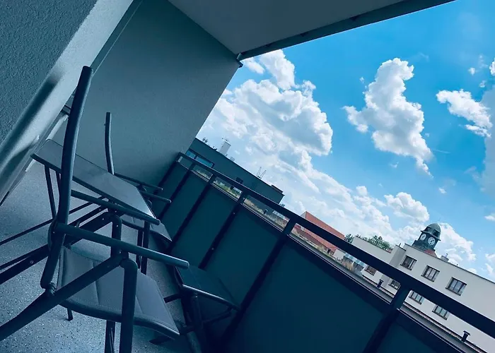 E1 Luxury Oldtown - 2x Parking, Foodstore, Pcscreen, Netflix, Unlimited Music, Crib, Babychair, Fastwifi, Aircon 아파트