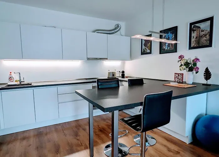 아파트 E1 Luxury Oldtown - 2x Parking, Foodstore, Pcscreen, Netflix, Unlimited Music, Crib, Babychair, Fastwifi, Aircon 코시체