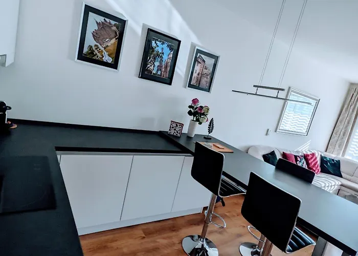 E1 Luxury Oldtown - 2x Parking, Foodstore, Pcscreen, Netflix, Unlimited Music, Crib, Babychair, Fastwifi, Aircon Košice