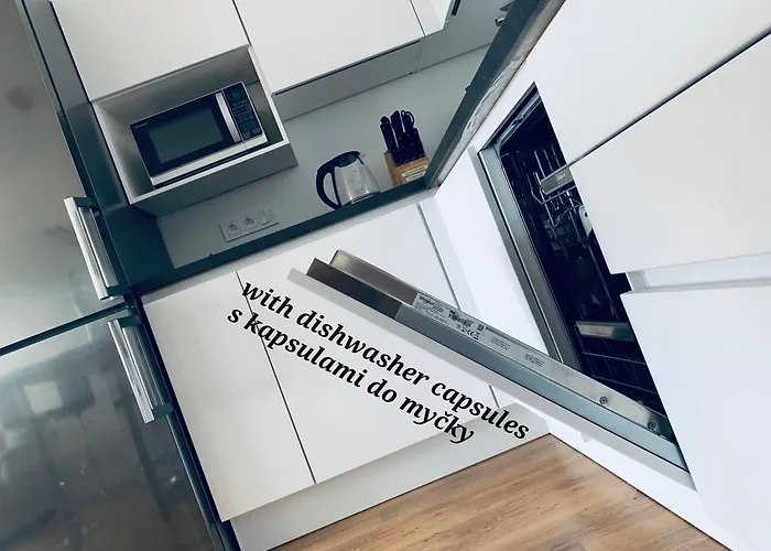 E1 Luxury Oldtown - 2x Parking, Foodstore, Pcscreen, Netflix, Unlimited Music, Crib, Babychair, Fastwifi, Aircon