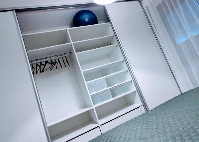 Apartment E1 Luxury Oldtown - 2x Parking, Foodstore, Pcscreen, Netflix, Unlimited Music, Crib, Babychair, Fastwifi, Aircon *