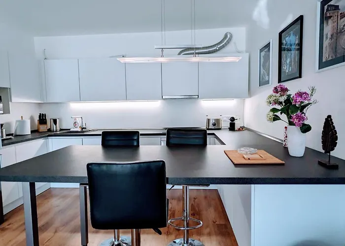 Apartment E1 Luxury Oldtown - 2x Parking, Foodstore, Pcscreen, Netflix, Unlimited Music, Crib, Babychair, Fastwifi, Aircon